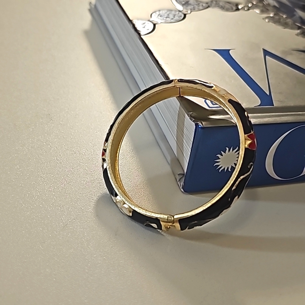 Vintage Gold Tone Enamel Flower Design Cuff Clamper Bracelet. - Picture 4 of 8